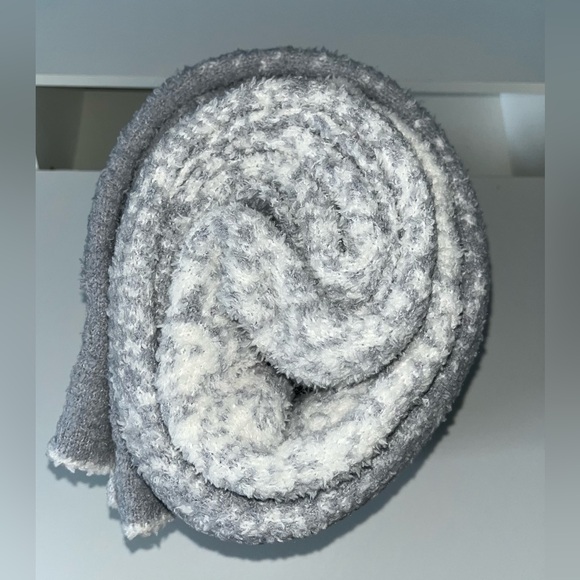 Reversible Throw Blanket - Threshold - Picture 3 of 5